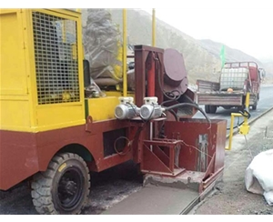 路緣石滑模機(jī)